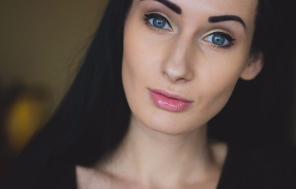 Jednym z objawów insulinooporności jest nadmierne wypadanie włosów.